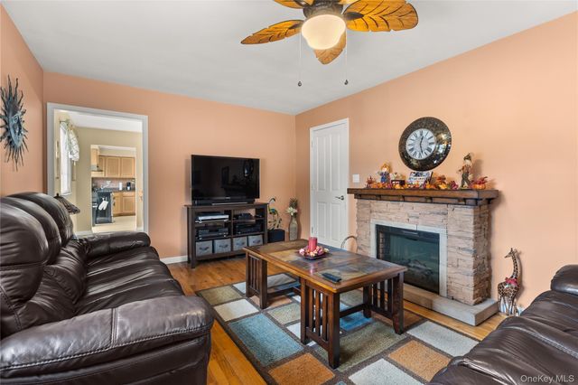 6 Sunny Lane, Bay Shore, NY 11706