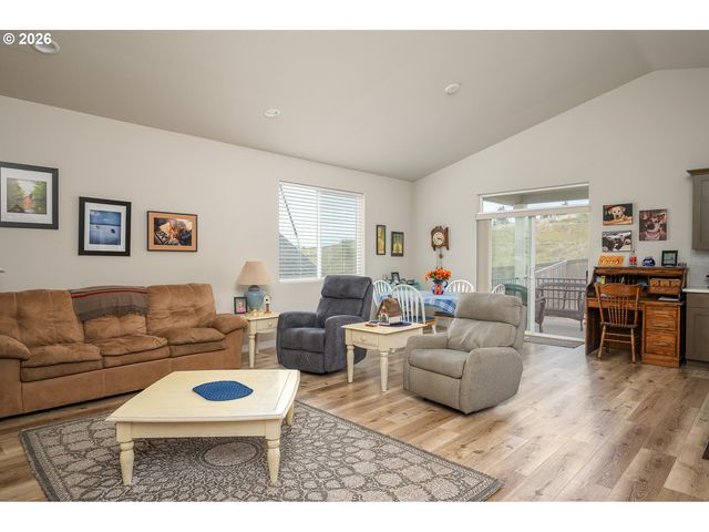 2688 Ne CURRIN CREEK Dr, Estacada, OR 97023