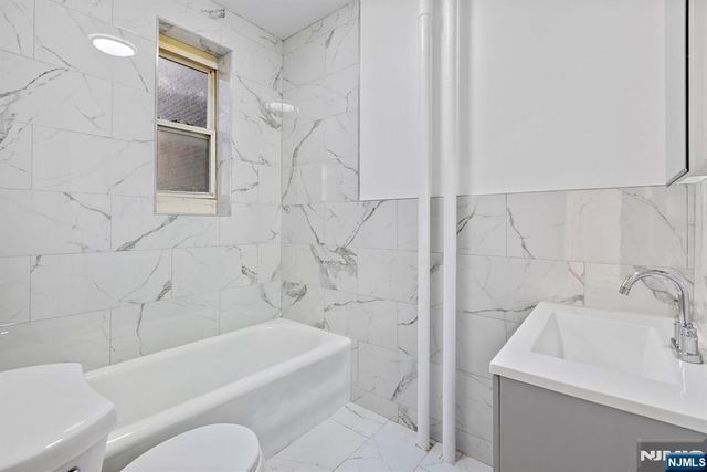 137 Kensington Avenue 405, Jersey City, NJ 07304