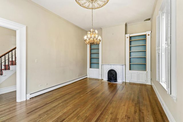 915 11th St, Sacramento, CA 95814