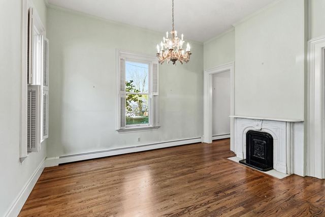 915 11th St, Sacramento, CA 95814