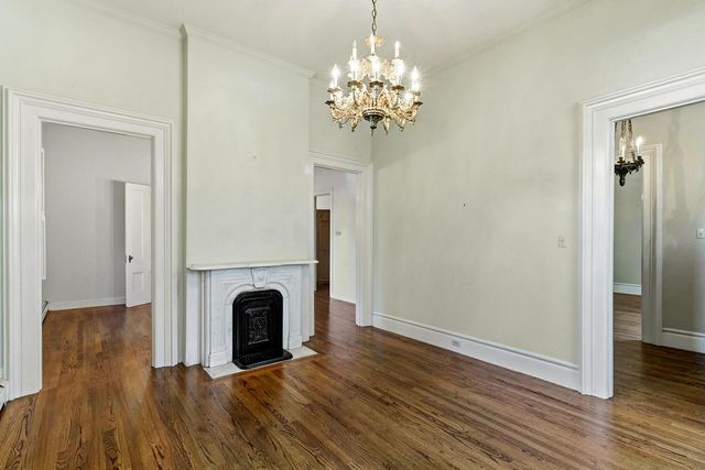 915 11th St, Sacramento, CA 95814