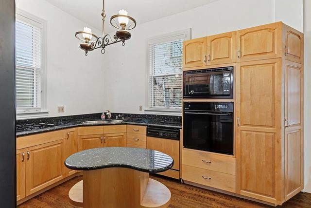 915 11th St, Sacramento, CA 95814