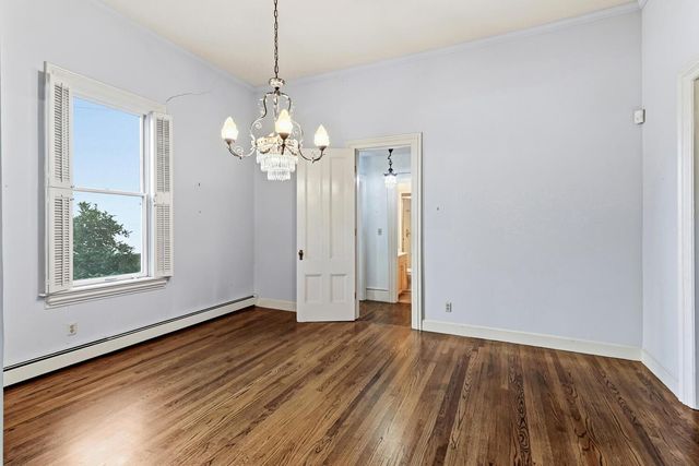 915 11th St, Sacramento, CA 95814