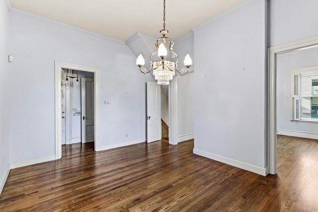 915 11th St, Sacramento, CA 95814