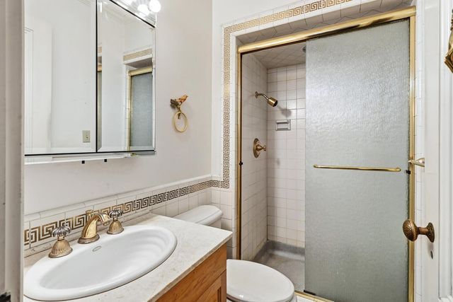 915 11th St, Sacramento, CA 95814