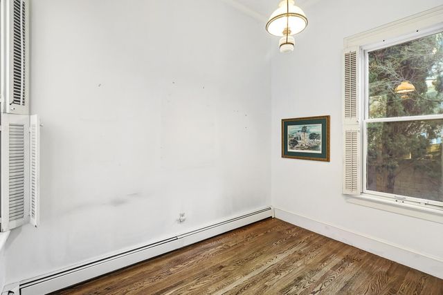 915 11th St, Sacramento, CA 95814