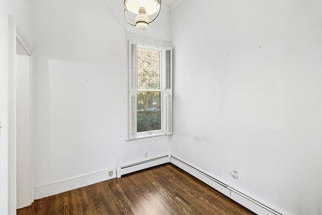 915 11th St, Sacramento, CA 95814