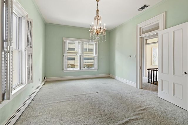 915 11th St, Sacramento, CA 95814