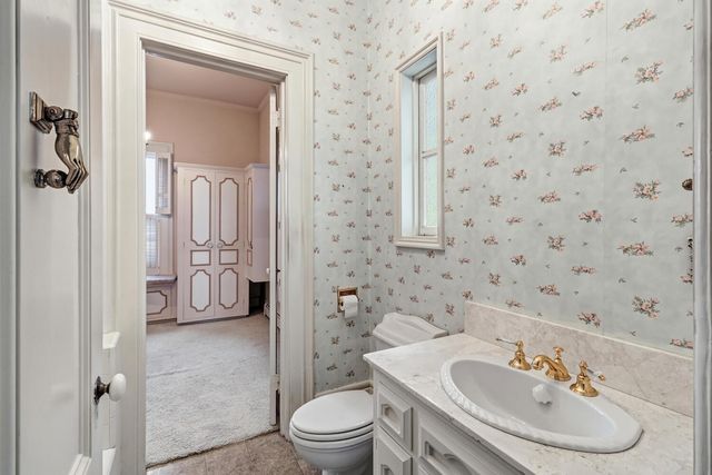 915 11th St, Sacramento, CA 95814