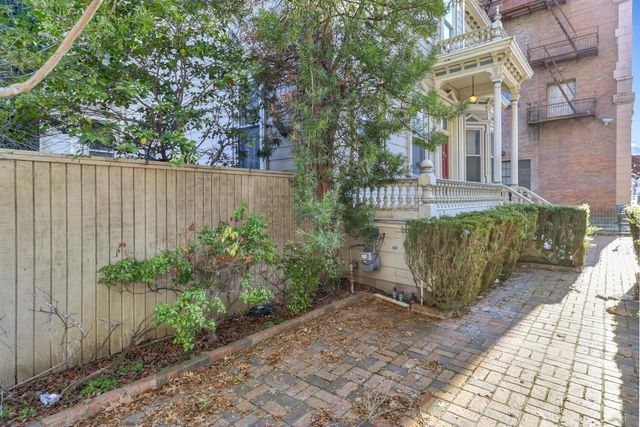 915 11th St, Sacramento, CA 95814