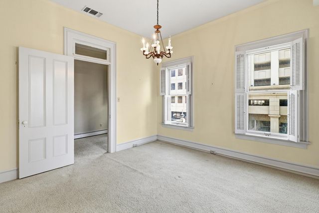 915 11th St, Sacramento, CA 95814