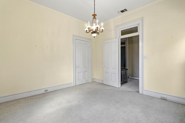 915 11th St, Sacramento, CA 95814