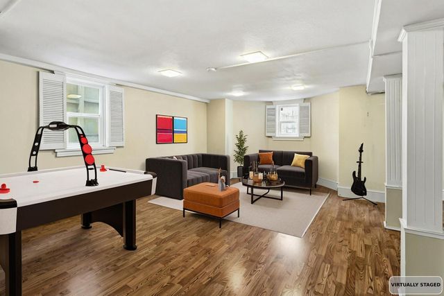 915 11th St, Sacramento, CA 95814