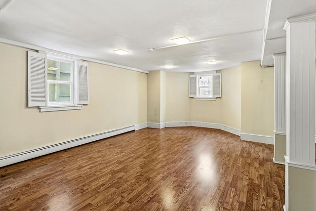 915 11th St, Sacramento, CA 95814