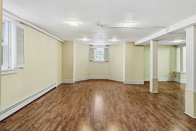 915 11th St, Sacramento, CA 95814