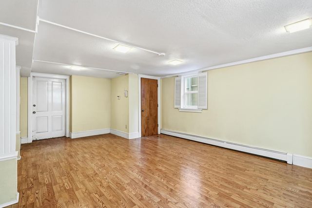 915 11th St, Sacramento, CA 95814