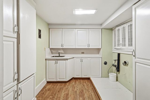 915 11th St, Sacramento, CA 95814