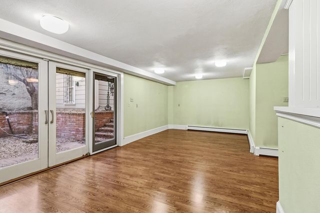 915 11th St, Sacramento, CA 95814