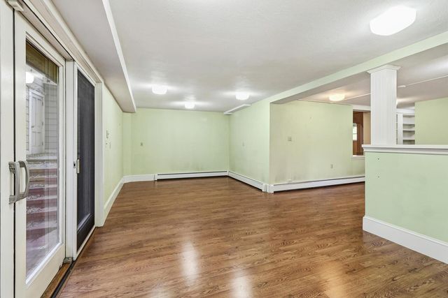 915 11th St, Sacramento, CA 95814