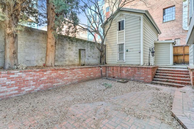 915 11th St, Sacramento, CA 95814