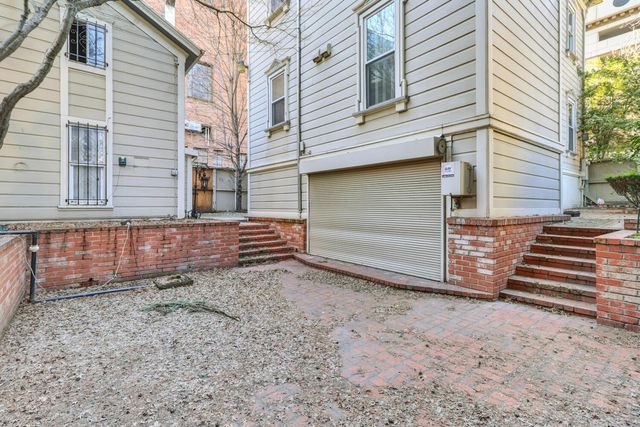 915 11th St, Sacramento, CA 95814