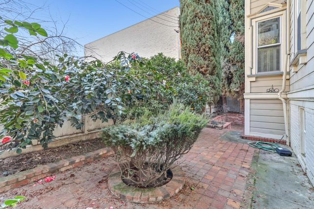 915 11th St, Sacramento, CA 95814