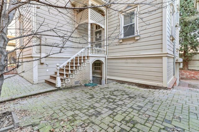 915 11th St, Sacramento, CA 95814