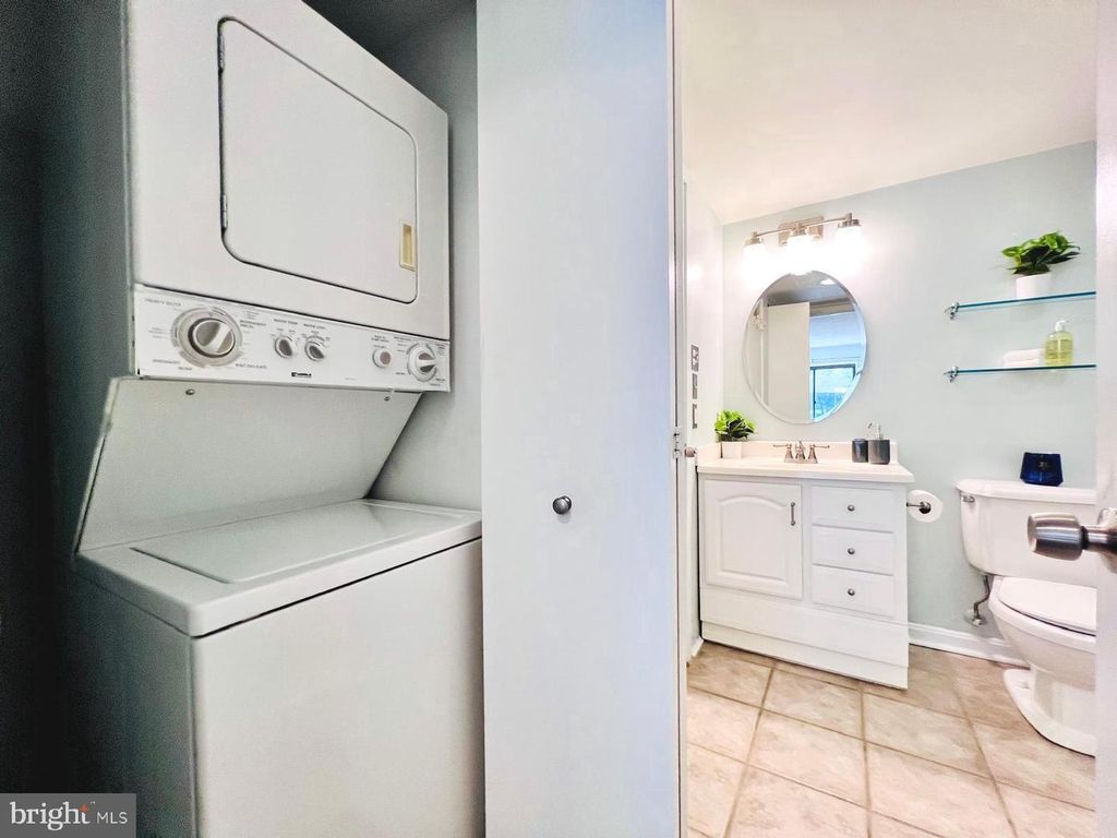 2111 WISCONSIN AVE NW #110, Washington, DC 20007