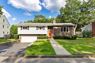 8 Gigante Dr, Stoneham, MA 02180