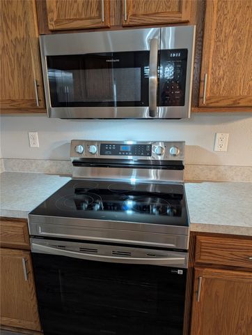 103 Clover Leaf Lane, Red Oak, TX 75154