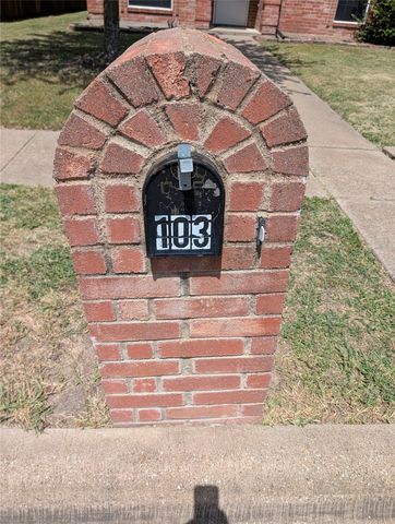103 Clover Leaf Lane, Red Oak, TX 75154
