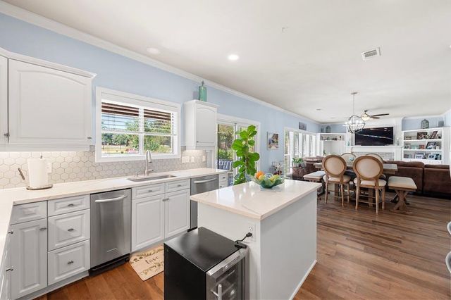 1207 Lakeway DR, Lakeway, TX 78734