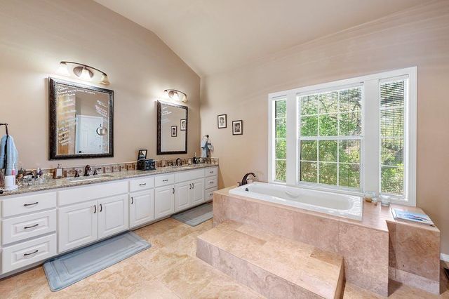 1207 Lakeway DR, Lakeway, TX 78734