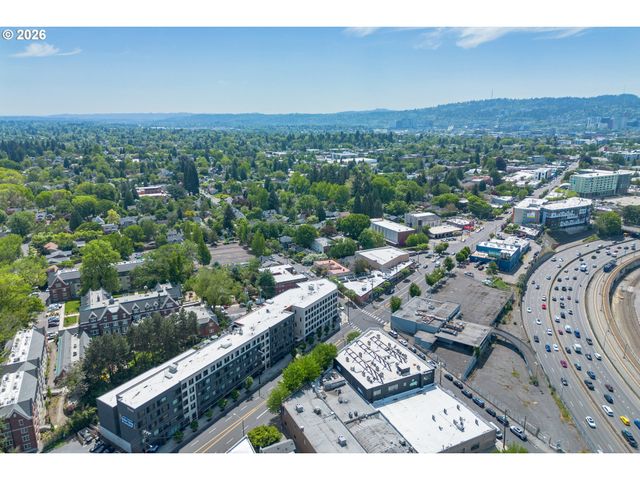 Ne Clackamas St, Portland, OR 97232