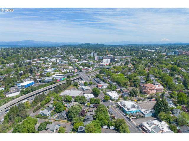 Ne Clackamas St, Portland, OR 97232