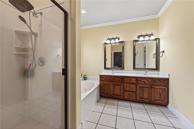 4 Grassland Court, Bentonville, AR 72712