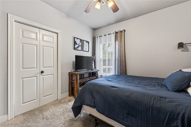 4 Grassland Court, Bentonville, AR 72712