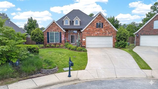 4 Grassland Court, Bentonville, AR 72712