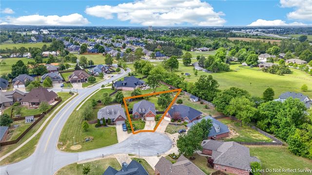 4 Grassland Court, Bentonville, AR 72712