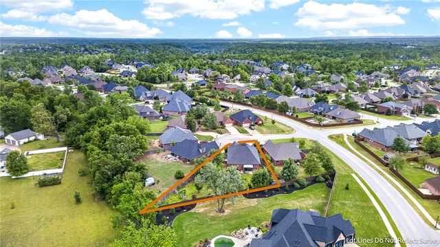 4 Grassland Court, Bentonville, AR 72712