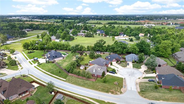 4 Grassland Court, Bentonville, AR 72712