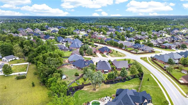 4 Grassland Court, Bentonville, AR 72712