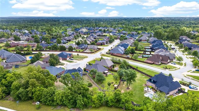 4 Grassland Court, Bentonville, AR 72712