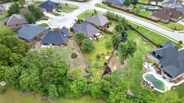 4 Grassland Court, Bentonville, AR 72712