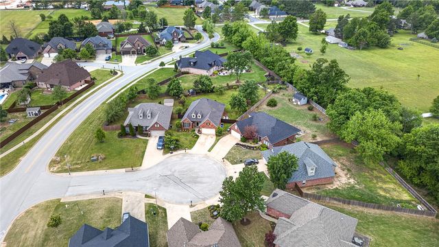 4 Grassland Court, Bentonville, AR 72712