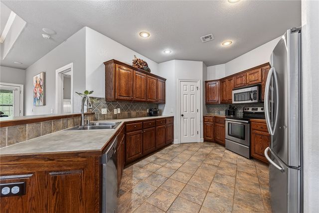 4 Grassland Court, Bentonville, AR 72712