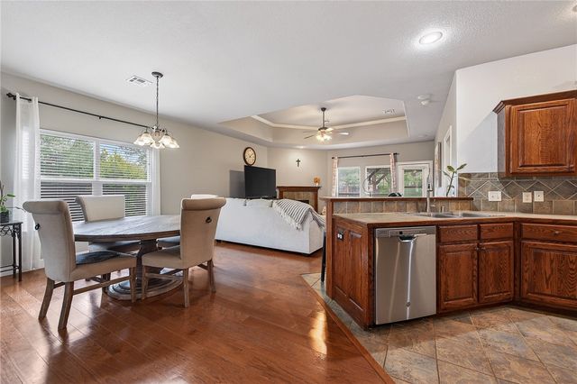 4 Grassland Court, Bentonville, AR 72712