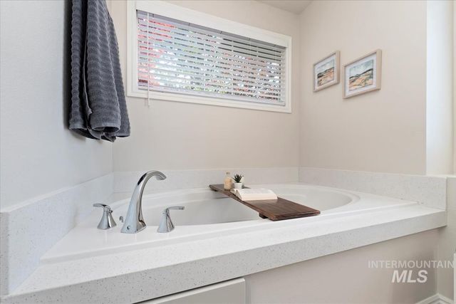 2616 E Salisbury Ct, Eagle, ID 83616