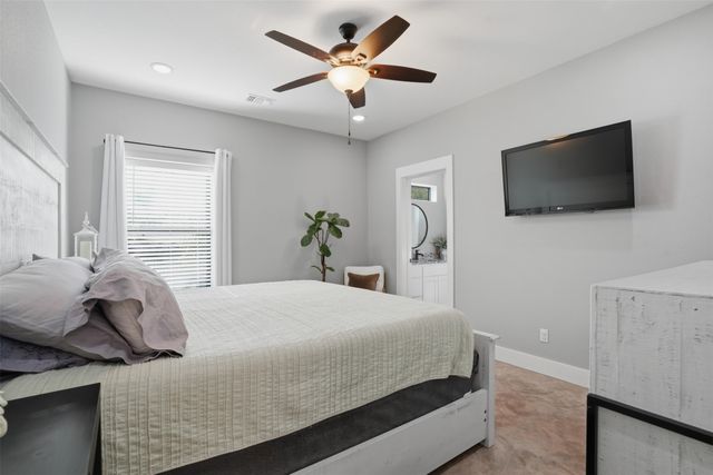 512 W Locust Street, Whitewright, TX 75491